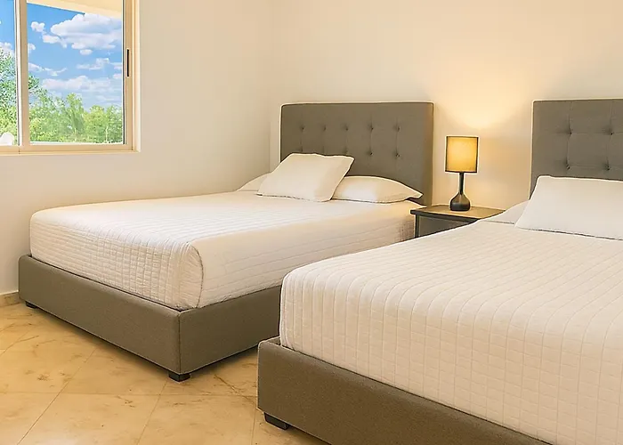 Spacious With Terrace, Pool And Access *