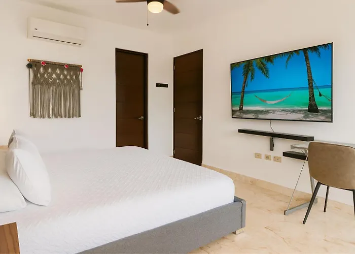 Spacious With Terrace, Pool And Access Puerto Aventuras