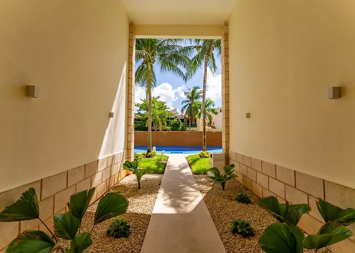 Spacious With Terrace, Pool And Access